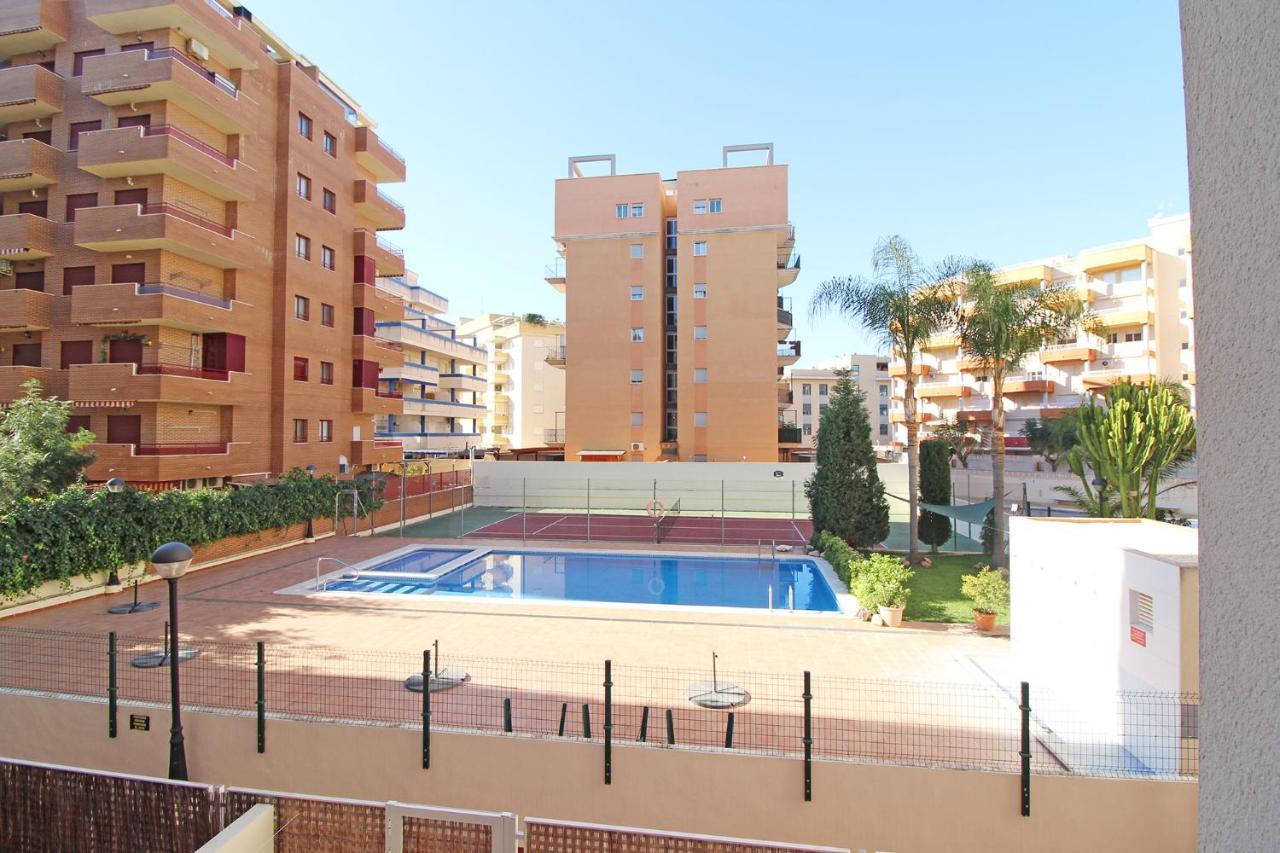 Global Properties, En La Playa De *